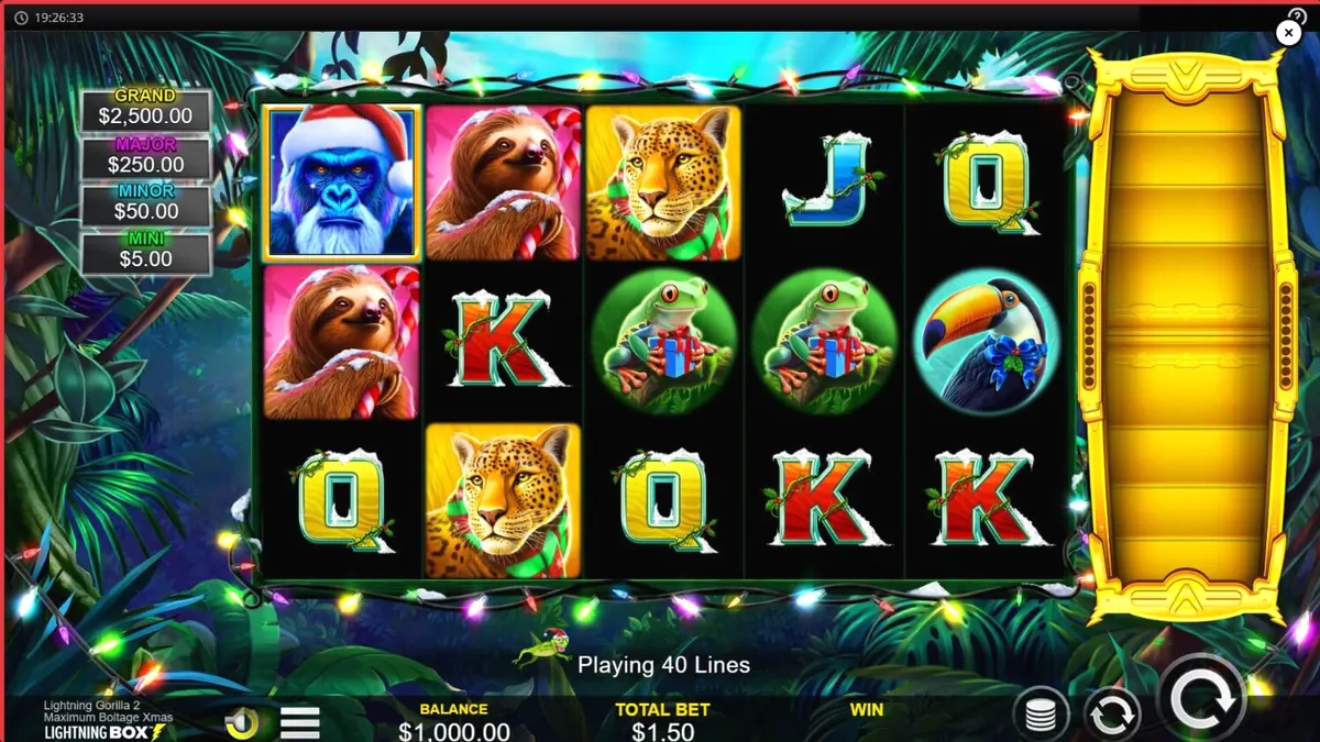 Tampilan visual slot Lightning Gorilla 2 Xmas dengan tema hutan tropis dan dekorasi Natal